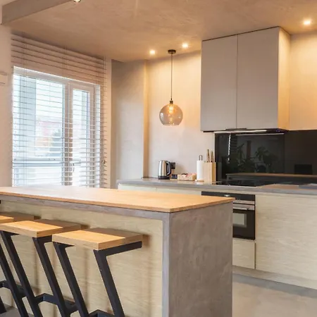 Loft With A Terrace In The Heart Of Saska Kepa 公寓