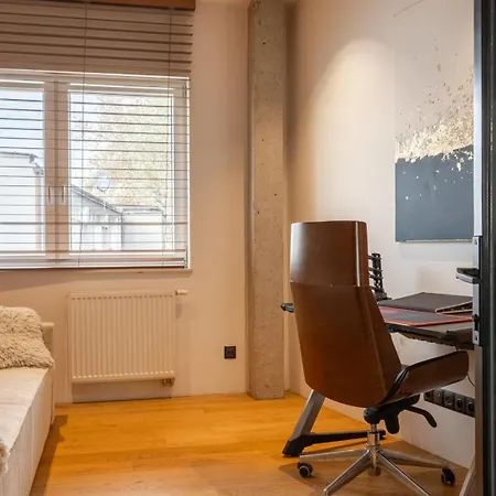 Lejlighed Loft With A Terrace In The Heart Of Saska Kepa