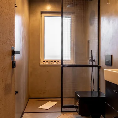 Loft With A Terrace In The Heart Of Saska Kepa 公寓