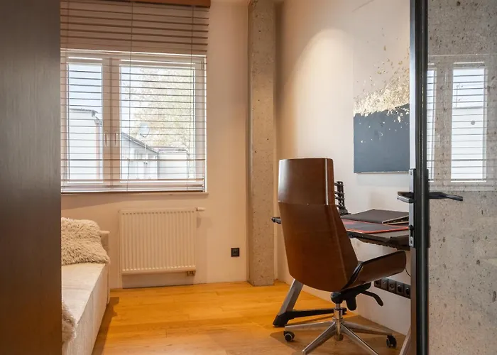 شقة Loft With A Terrace In The Heart Of Saska Kepa